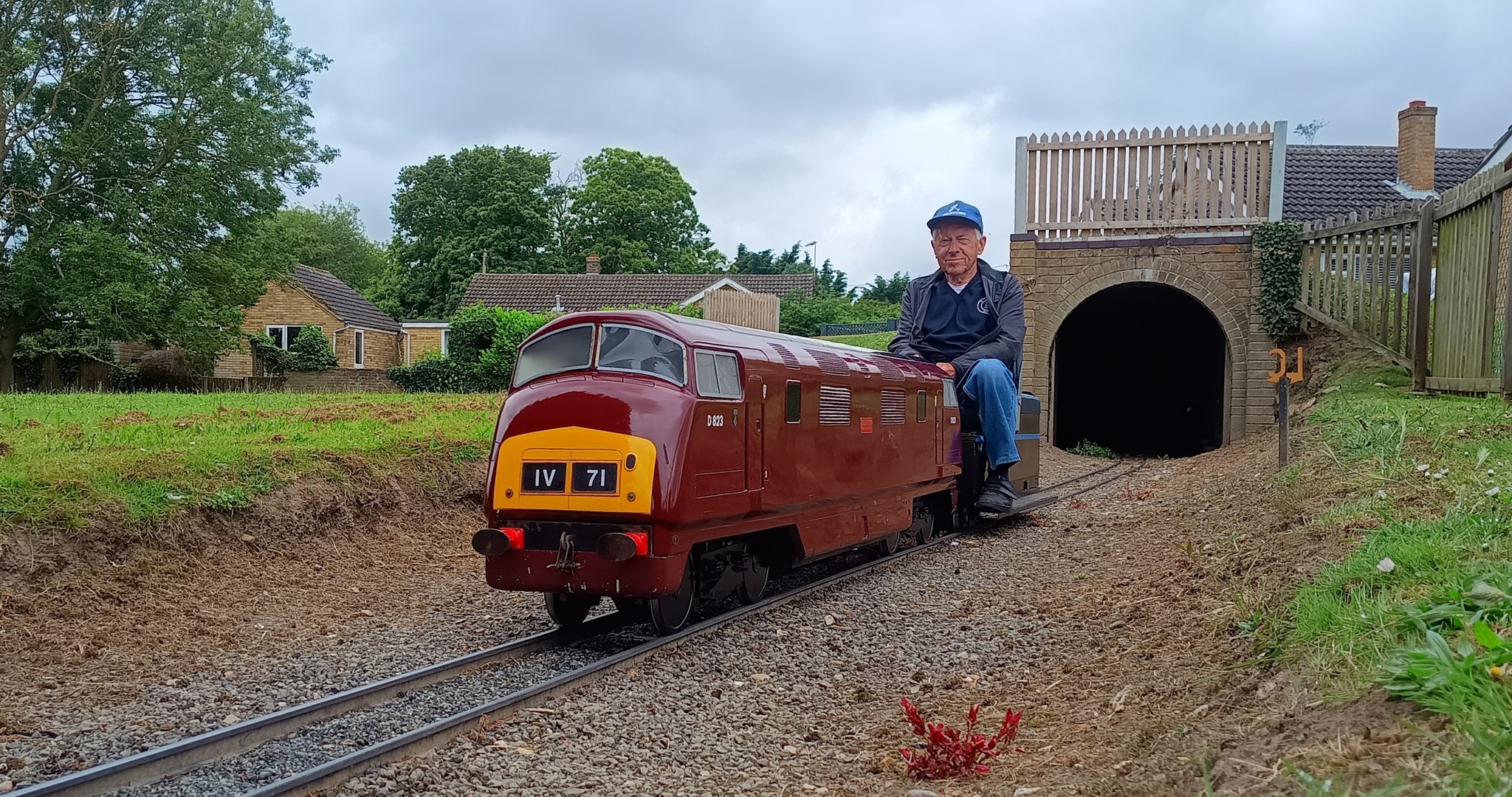 Class 42 Warship miniature locomotive
